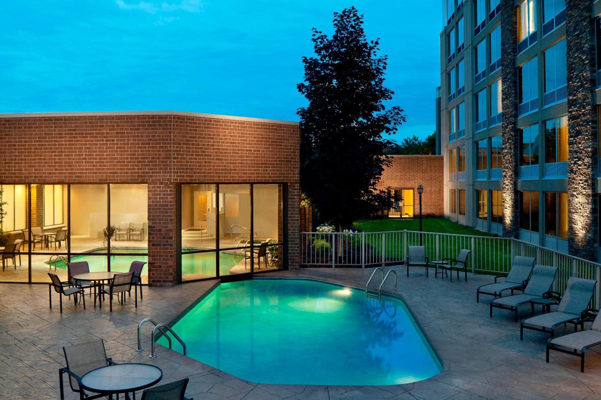 Sheraton Ann Arbor Hotel Buitenkant foto